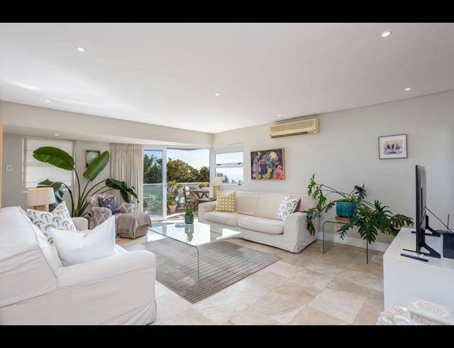 3 BEDROOM APARTMENT TO LET IN SEA POINT